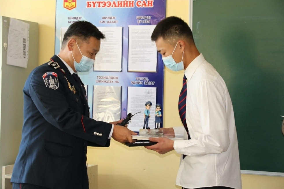 Галын аюулаас хүний амь аварсан Т.Эрдэм хүүд сайдын нэрэмжит шагнал гардуулна