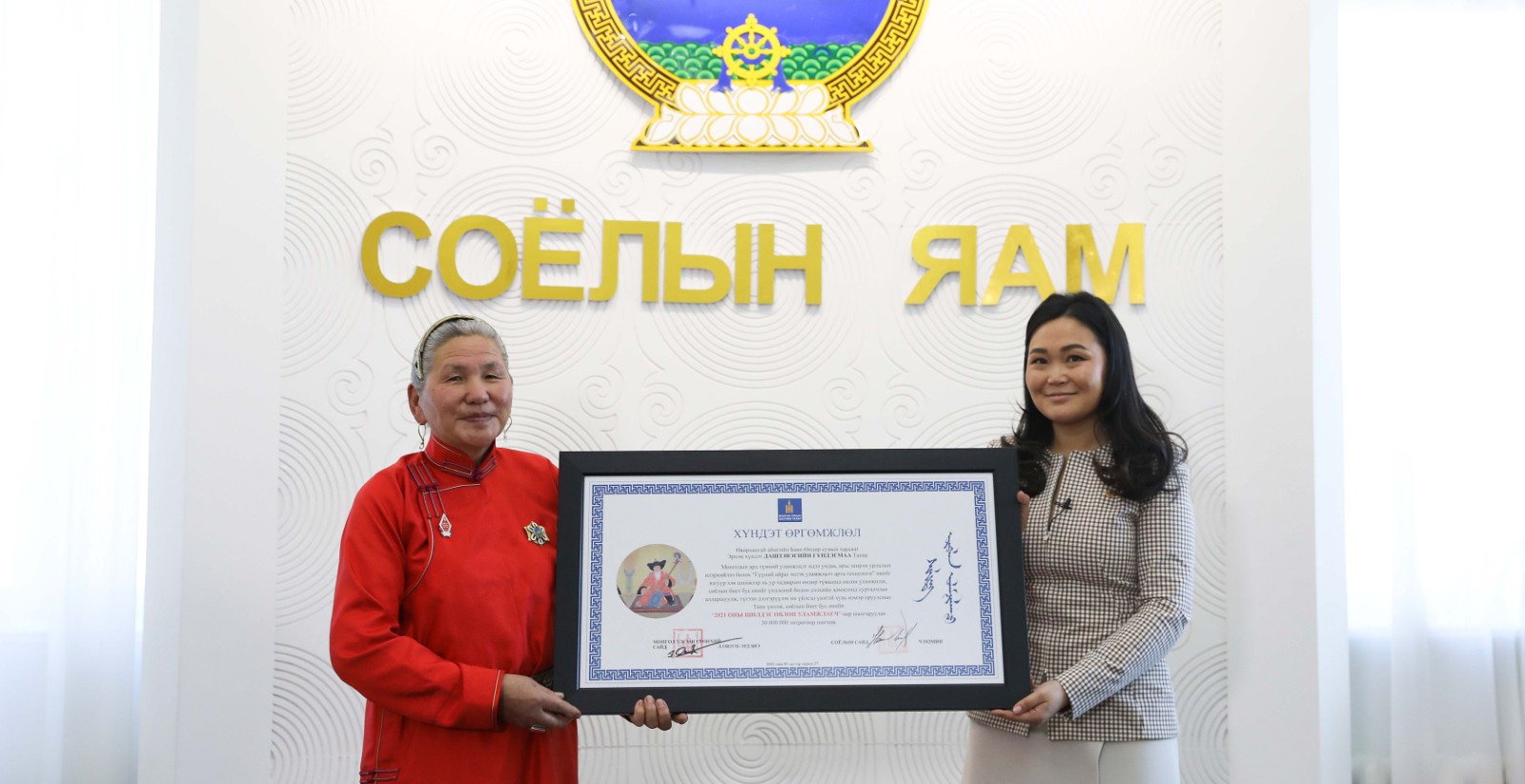 Монгол Улсын Соёлын биет бус өвийн 2021 оны шилдэг өвлөн уламжлагчаар хөхүүр урлаач Д.Гүндэгмаа шалгарлаа