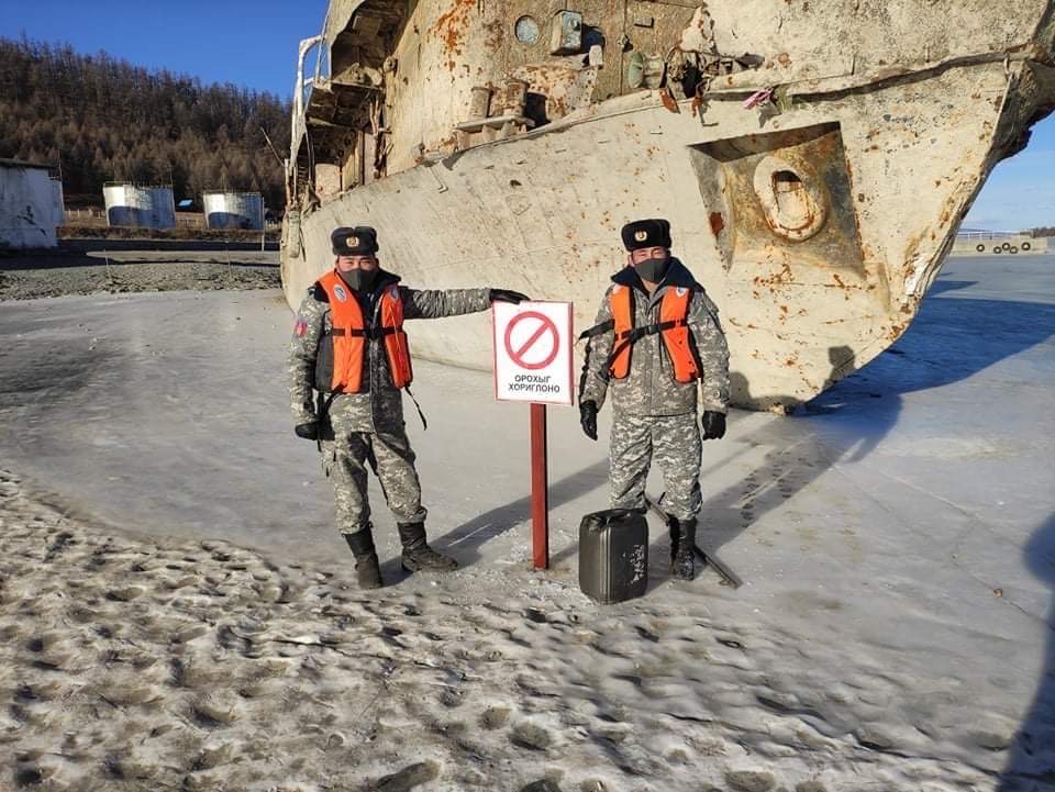 Мөс цөмөрч болзошгүй газруудад хориглох тэмдэг байршууллаа