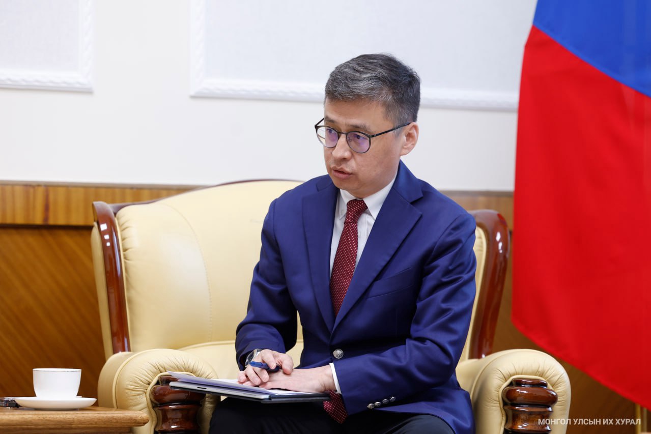 Б.Баасандорж: Чуулганы хуралдаанаар орох бүх асуудлыг Байнгын хороогоор хэлэлцэж, санал дүгнэлтээ оруулдаг, Ерөнхий сайдыг огцруулсан нь ч ийм л дэгээр явсан