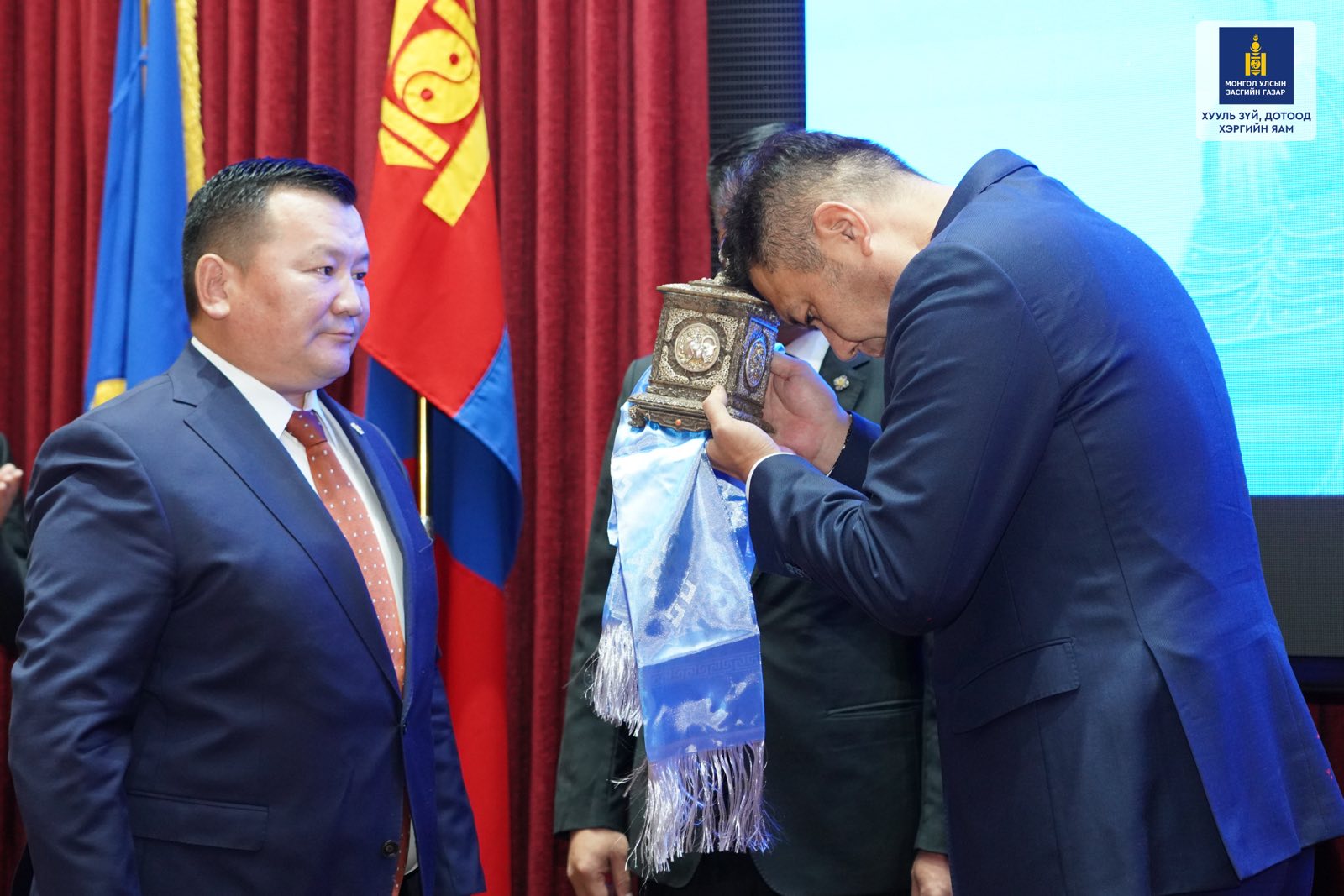 ХЗДХ-ийн сайдаар хоёр дахь удаагаа томилогдож байгаа Б.Энхбаярын намтар