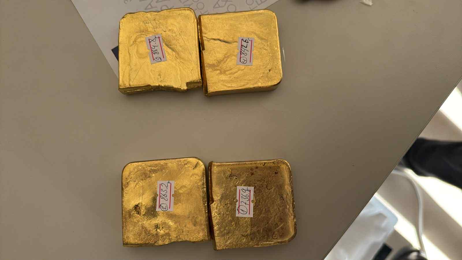 Урд хөрш рүү их хэмжээний алт хууль бусаар нэвтрүүлэх гэж байсан үйлдлийг таслан зогсоожээ
