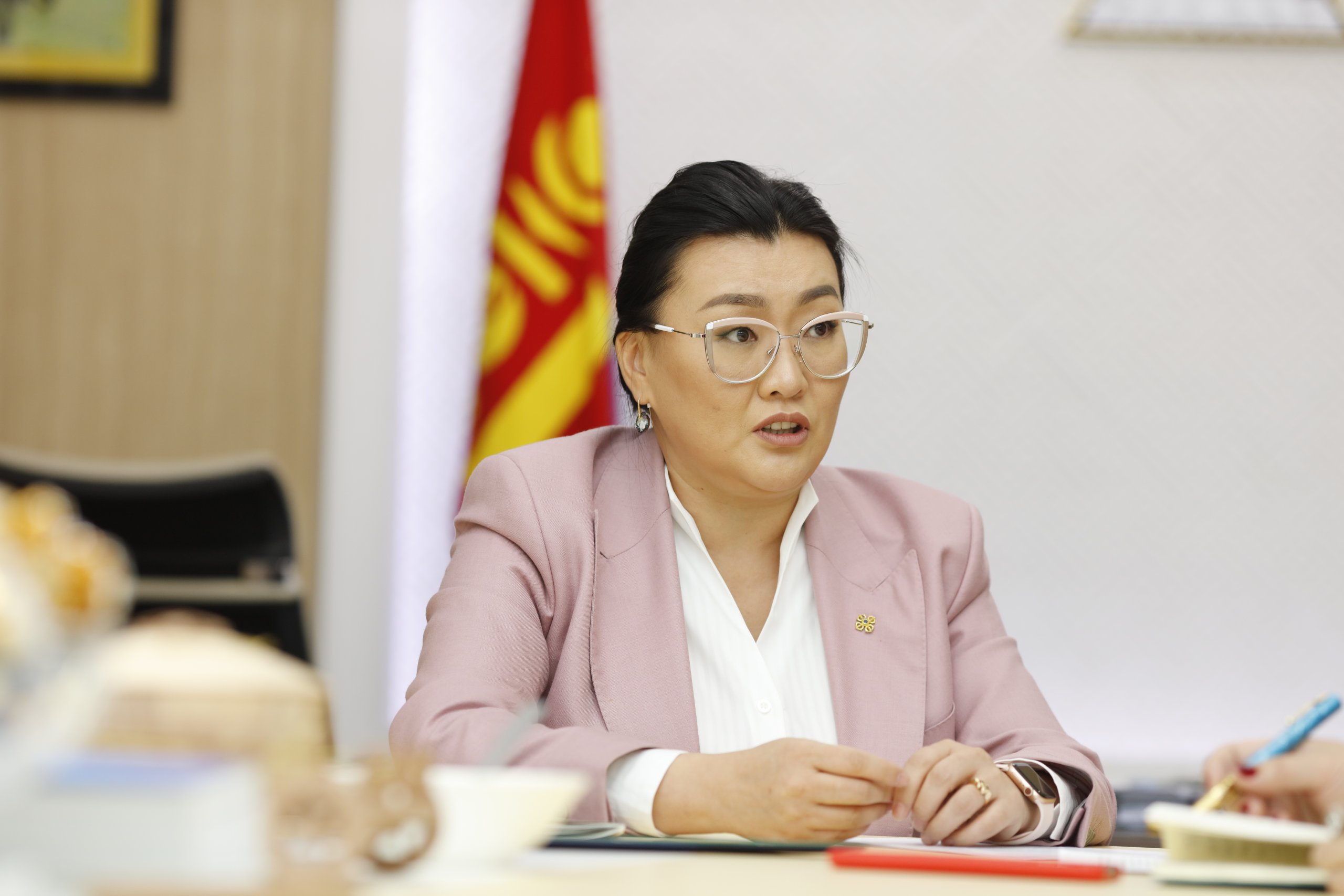 А.Ариунзаяа: Би энэ чуулганд ч нэг ч таслалт, нэг ч чөлөө, нэг ч өвдөөгүй, нэг ч томилолтгүй, чуулгандаа идэвхтэй суусан