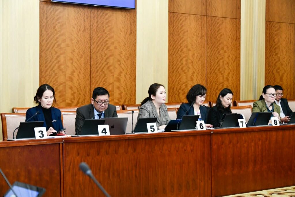 Иргэдээс төрийн байгууллага, албан тушаалтанд ирүүлсэн өргөдөл, гомдлын талаар Өргөдлийн байнгын хороонд танилцууллаа
