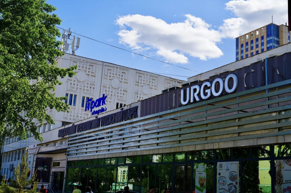 Өргөө-2 кино тетар МТҮП-ын байрыг 10 гаруй жилийн турш 1м2-ыг нь 7000 орчим төгрөгөөр түрээлсэлж байсан ч МҮТП-аас 5,1 тэрбум төгрөг нэхэмжилжээ