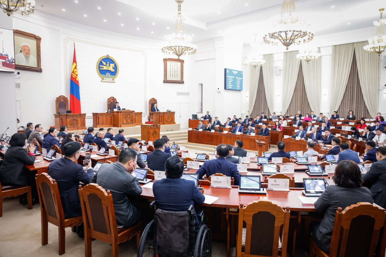 Б.Пүрэвдорж: Ард түмэн мэддэг боловч, өнөөдөр тэр хулгай хийсэн хүмүүс нь энэ танхим дотор ихэнхи нь сууж байгаа