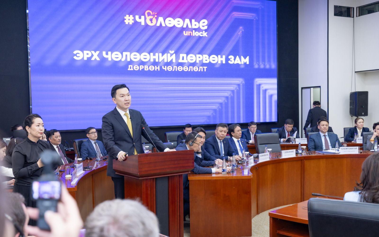 Монгол Улсын Ерөнхий сайд Н.Учрал, Засгийн газрын гишүүдийн хамт хувийн хэвшил, хөрөнгө оруулагчидтай уулзлаа