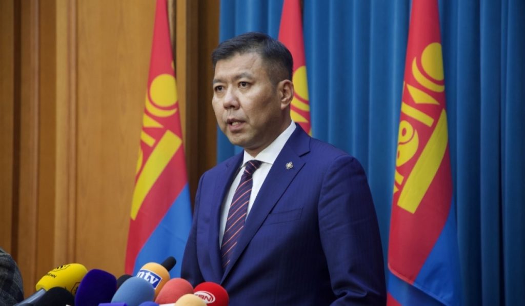 Б.Энхбаяр: УИХ, Засгийн газрынхаа өөдөөс салаавч өгөөд байж байдаг том толгойтой дарга хэрхэвч байж болохгүй!