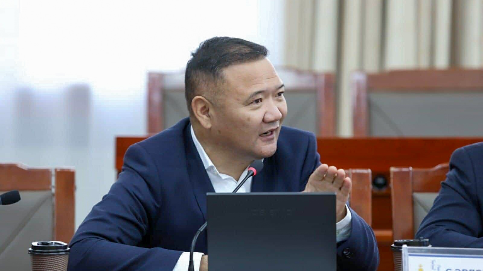 О.Амгаланбаатар: Насанд хүрсэн хүн морио унаад, нум сумаа харваад, бөхөө барилдах энэ төрлийг  л нэмэх санал оруулсан
