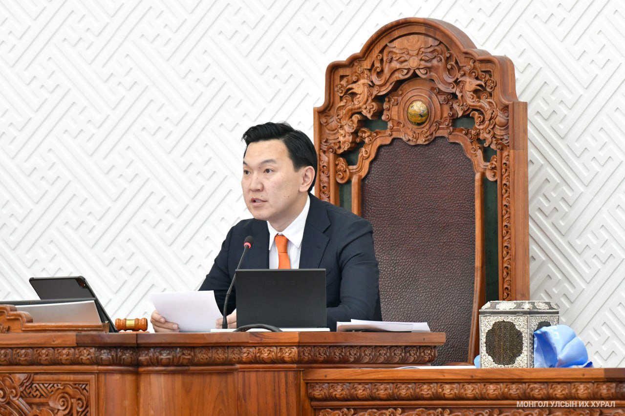 Хэвлэлийн эрх чөлөөнд халдсан нийтийн албан тушаалтнуудыг чөлөөлнө