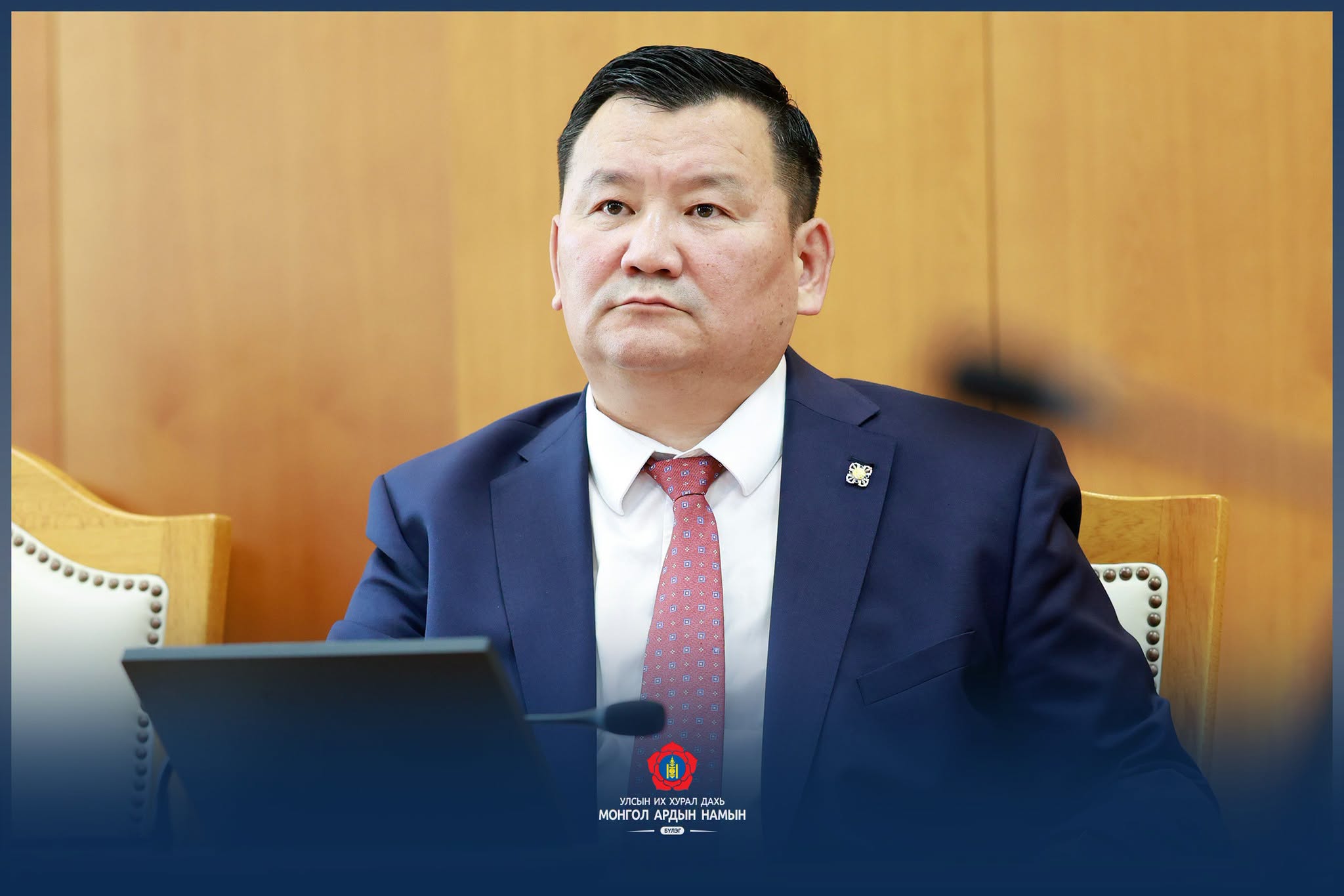 Хуульзүйн байнгын хорооны даргад Л.Мөнхбаатарыг дэмжжээ