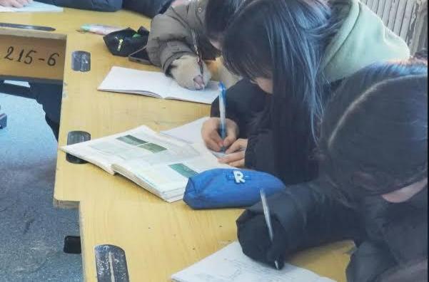 Хөвсгөл аймгийн Баянзүрх сумын сурагчид дахин хөлдүү сургуульдаа хичээллэх нөхцөл үүсэв үү?