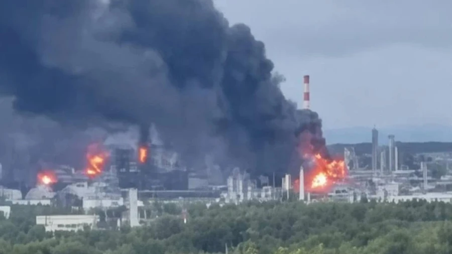 ОХУ-ын газрын тос боловсруулах 3 гол үйлдвэрт цохилт өгсний улмаас Москва орчимд шатахуун хомтсож эхэлжээ
