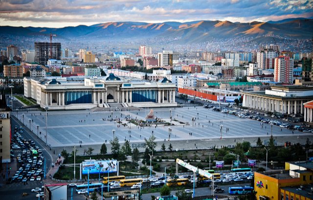 Улаанбаатар үүлэрхэг. Хур тунадас орохгүй. Салхи зүүнээс секундэд 5-10 метр. Өдөртөө +9...+11 хэм дулаан байна