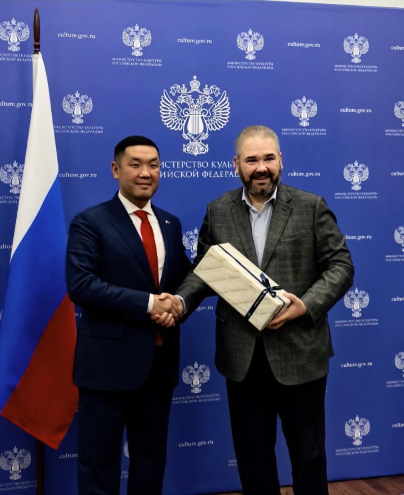 ОХУ-д тоглогдож байсан Монголын хөгжмийн зохиолчдын хэвлэмэл, гар бичмэл нот болон партитуруудыг авчрах талаар ярилцжээ