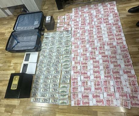 7,9 тэрбум төгрөгтэй тэнцэх хэмжээний юань, долларыг хуурамчаар хэвлэн, иргэдийг залилдаг этгээдүүдийг баривчиллаа